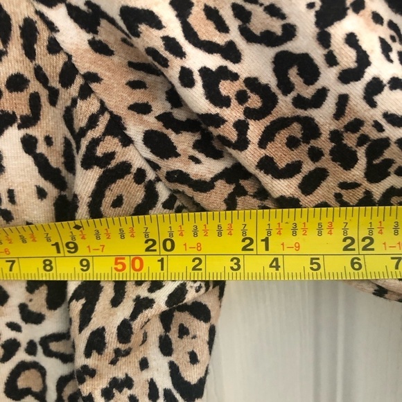 Chicos Leopard Animal Print size medium crew neck tunic pullover - Picture 3 of 9